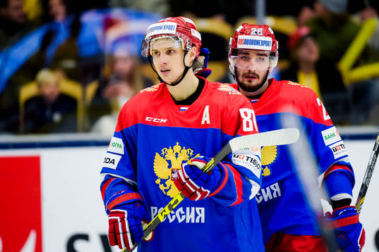 Rysslands Vadim Shipachev och Vyacheslav Voinov jublar