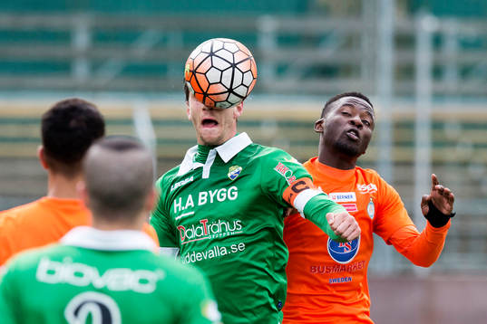 Ljungskiles Alexander Mellqvist och Athletics Mohamed Buya