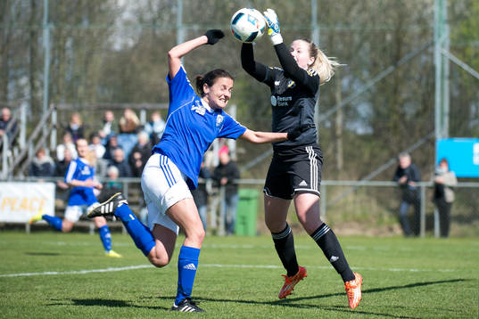 Bläddra bland fler bilder av Fotboll, Dam, Div 1 Södra Götaland, Eskilsminne - Stattena