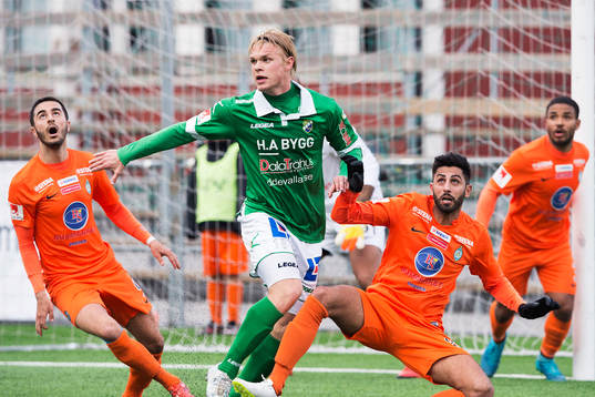 Ljungskiles Linus Tornblad och Athletics Sasa Matic och