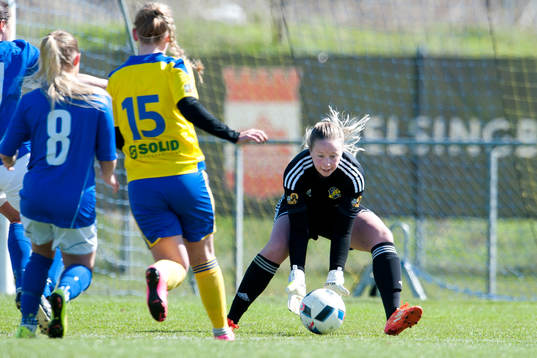 Stattenas  målvakt Annica Leo