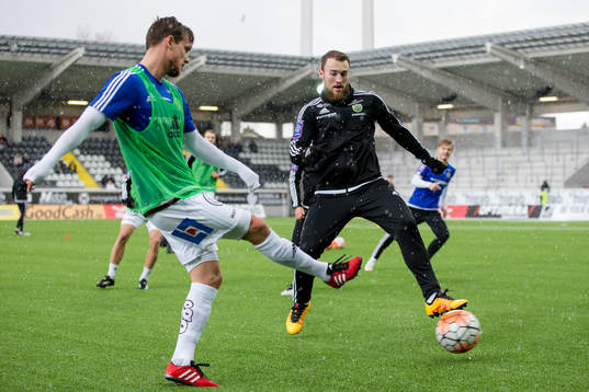 Sundsvall värmer upp innan fotbollsmatchen i Allsvenskan