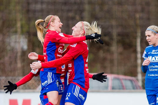 Vittsjös Sandra Adolfsson jublar med lagkamrater
