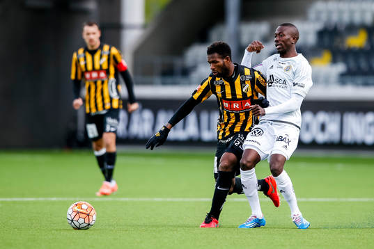 Häckens Mohammed Abubakari och Sundsvalls Pa Amat Dibba