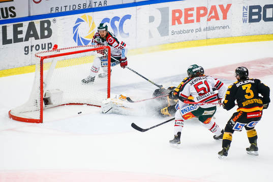 Frölundas Nicklas Lasu gör 0-2 bakom Skellefteås