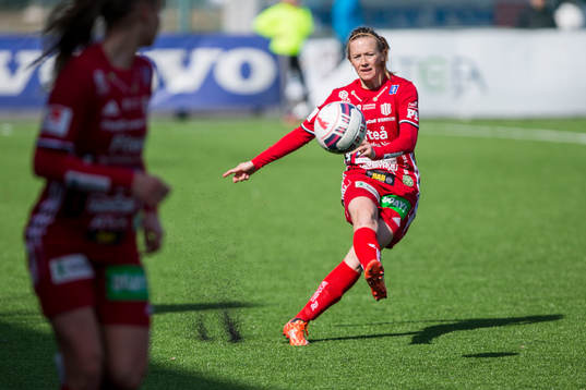 Bläddra bland fler bilder av Fotboll, Damallsvenskan, Umeå - Piteå