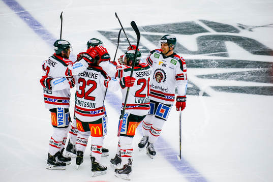 Frölundas spelare jublar