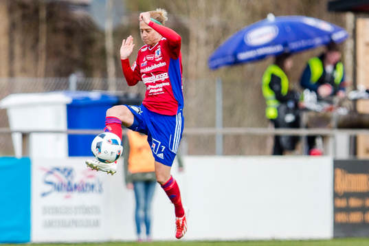 Vittsjös Therese Björck plockar ner bollen