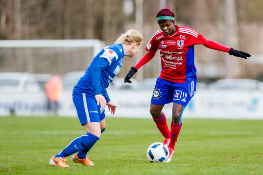 Vittsjös Ngozi Okobi med bollen