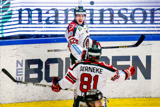Frölundas Artturi Lehkonen och Ryan Lasch jublar