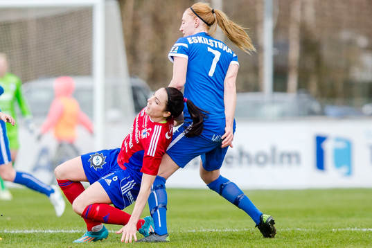 Vittsjös Clara Markstedt och Eskilstunas Petra Larsson i