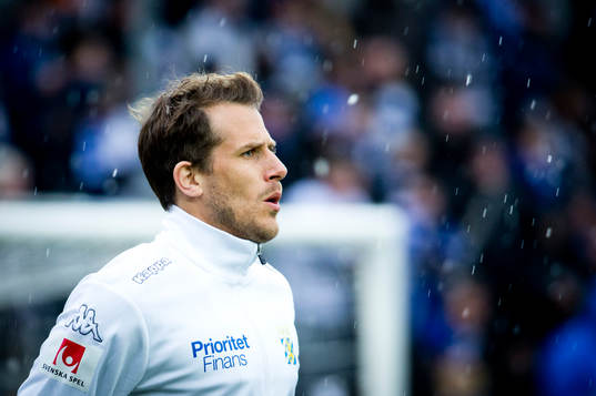 IFK Göteborgs Tobias Hysén värmer upp i hagelstorm