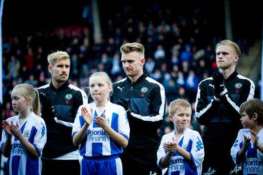 Örebrospelarna hyllar