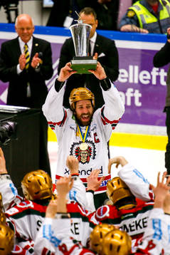 Frölundas Joel Lundqvist lyfter LeMat och jublar