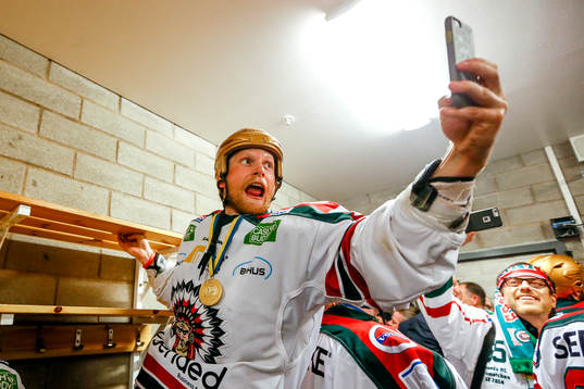 Frölundas Ryan Lasch tar en selfie