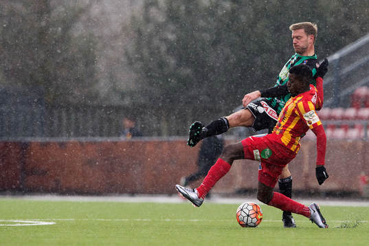 Syrianskas Samuel Akintioye och Varbergs Karl Söderström