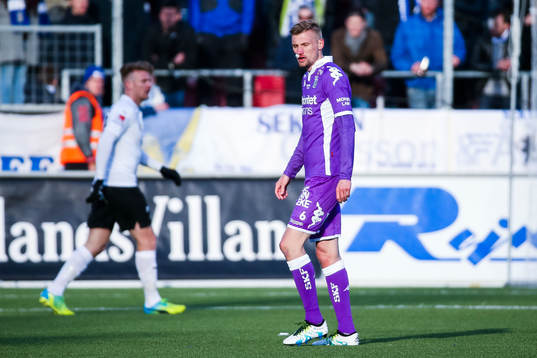 FK Göteborgs Sebastian Eriksson deppar