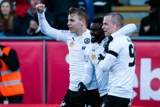 Örebros Samuel Mensiro jublar