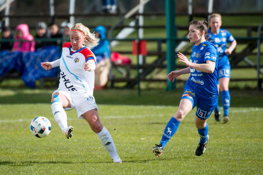 Hovås Billdals Malin Forsoch och Sunnanås Lina Finnholm