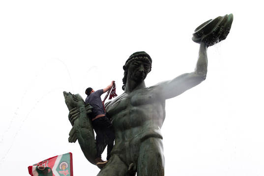 Glada supportrar vid Poseidon