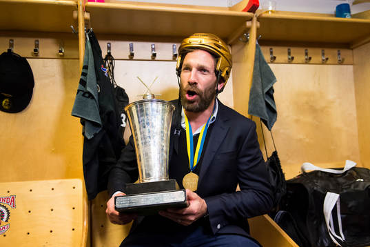 Joel Lundqvist med bucklan