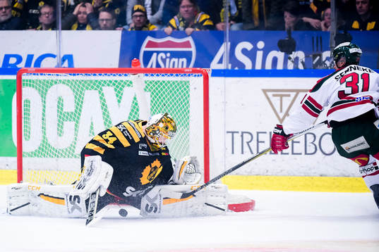Frölundas Nicklas Lasu gör 0-2 bakom Skellefteås