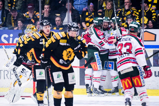 Frölundas spelare jublar