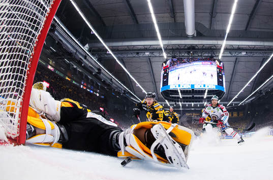 0-2-pucken från Frölundas Nicklas Lasu (ej i bild) går