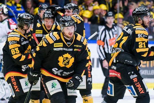 Skellefteås Martin Lundberg jublar