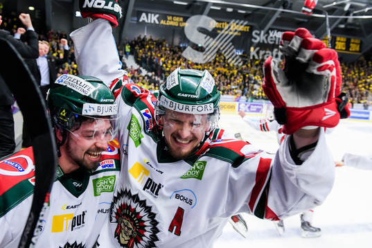 Frölundas spelare jublar