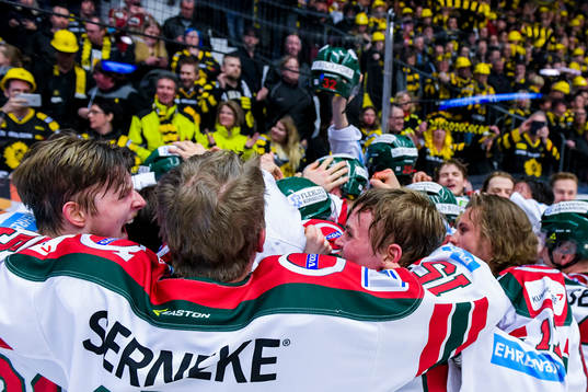 Frölundas spelare jublar