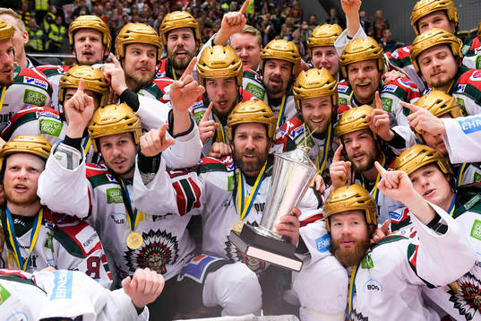 Frölundas spelare jublar