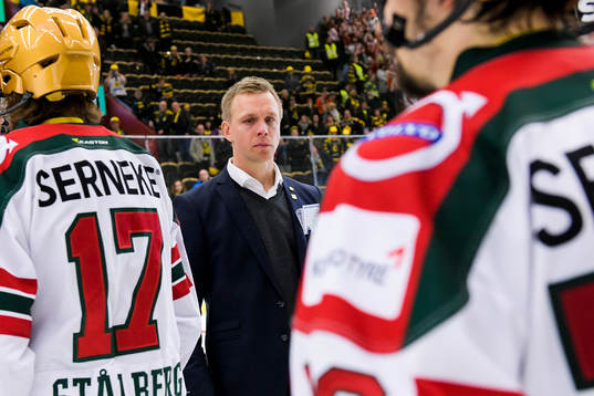 Skellefteås tränare Bert Robertsson  tackar Frölundas
