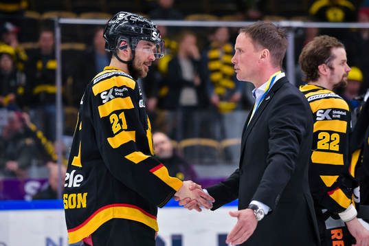Skellefteås Jimmie Ericsson och Frölundas tränare Roger