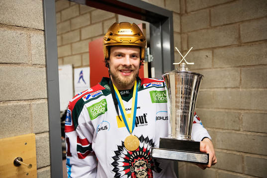 Frölundas Mats Rosseli Olsen i omklädningsrummet med