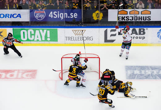 Frölundas Mats Rosseli Olsen och Nicklas Lasu jublar vid