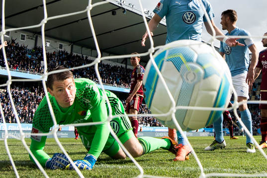 Djurgårdens målvakt Kenneth Høie deppar