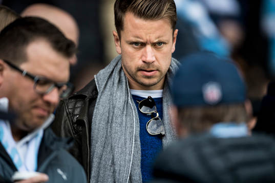 Malmö FFs Kari Arnason på läktaren