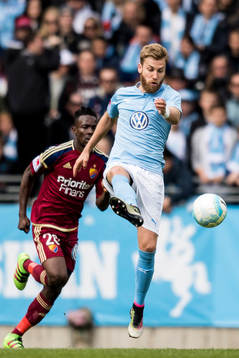 Malmö FFs Rasmus Bengtsson och Djurgårdens Sam Johnson