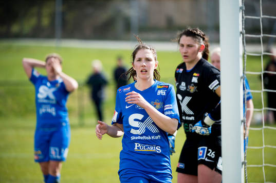 Sunnanås Stina Hedlund  fotbollsmatchen i Elitettan mellan