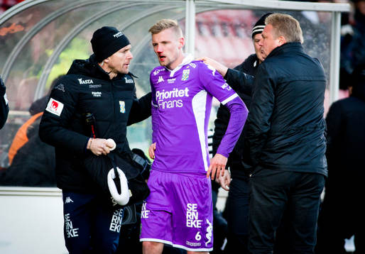 IFK Göteborgs Sebastian Eriksson blöder näsblod och