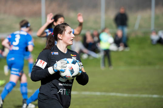 Sunnanås målvakt Lovisa Koss  fotbollsmatchen i Elitettan
