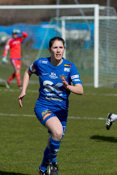 Sunnanås Stina Hedlund  fotbollsmatchen i Elitettan mellan