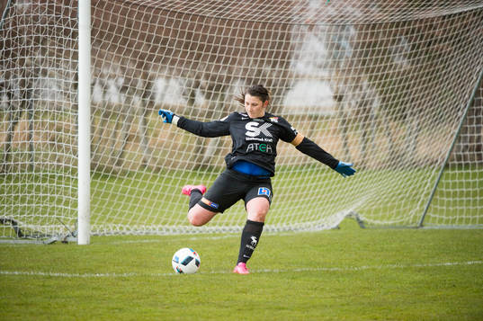 Sunnanås målvakt Lovisa Koss  fotbollsmatchen i Elitettan