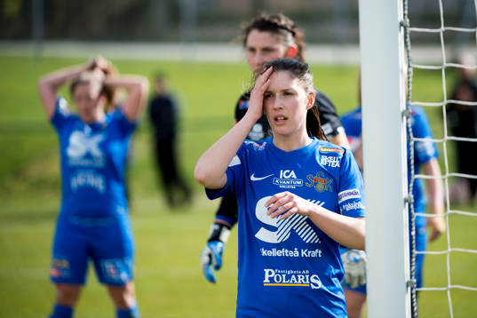 Sunnanås Stina Hedlund  fotbollsmatchen i Elitettan mellan