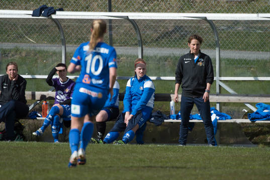 Sunnanås tränare Jackie Bachteler fotbollsmatchen i