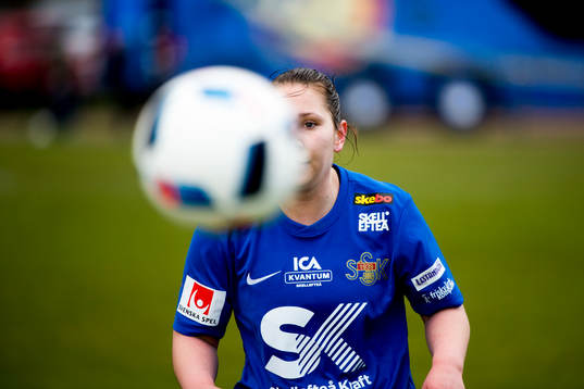 Malin Fors depp fotbollsmatchen i elitettan mellan Hovås