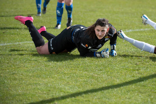 Sunnanås målvakt Lovisa Koss  fotbollsmatchen i Elitettan