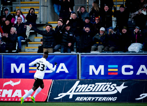 Örebros Maic Sema gör 3-2 och jublar framför