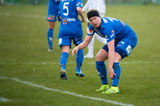 Sunnanås Lina Finnholm  fotbollsmatchen i Elitettan mellan